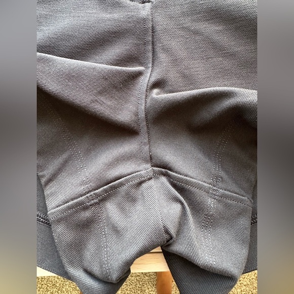 Lululemon Utilitech Relaxed-Fit High-Rise Short 3.5” inseam in Black, Size 12 - Picture 9 of 10